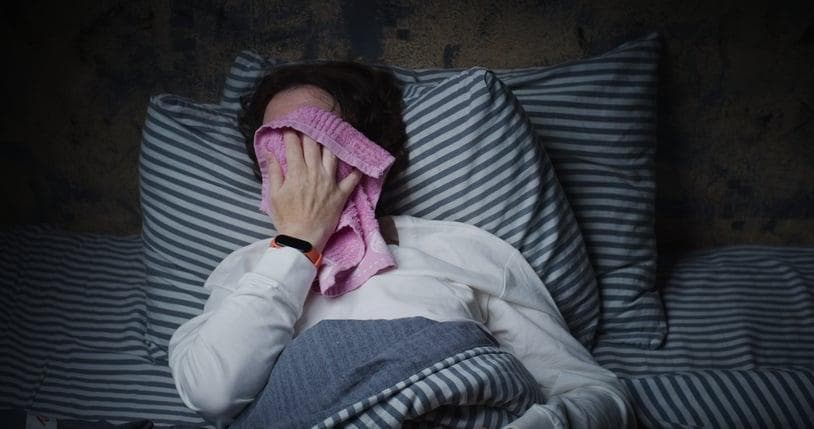 睡覺時汗流浹背？揭開夜間出汗的秘密