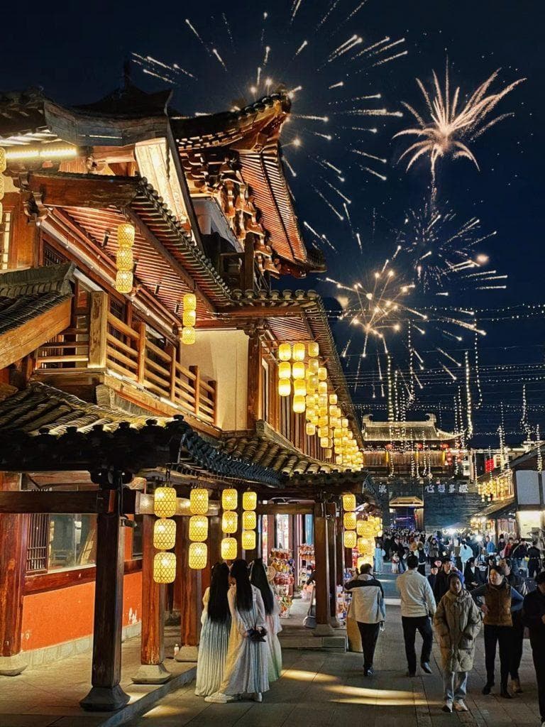赣州八处必游景点：从千年古城墙到丹崖石窟