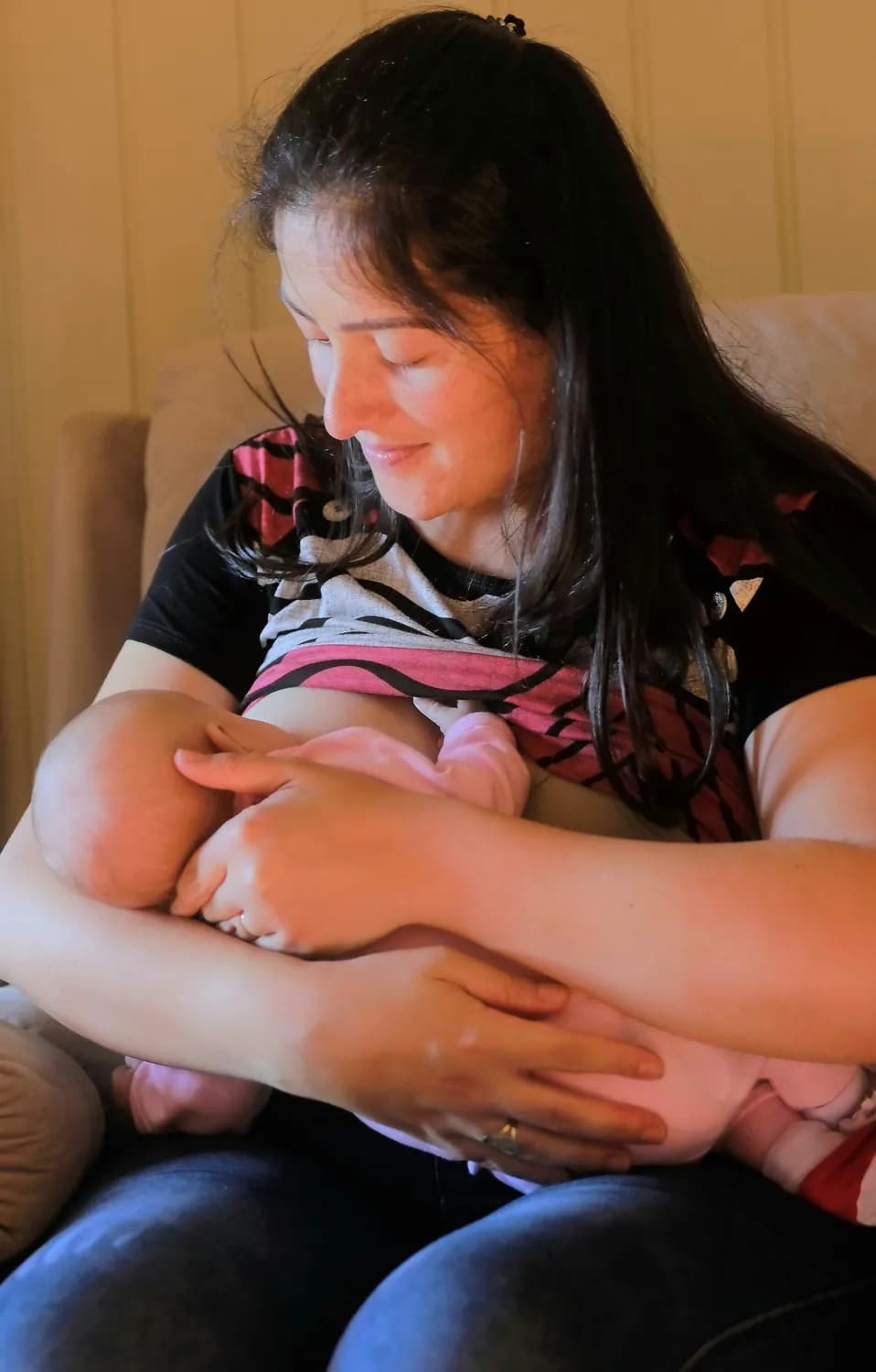母乳喂养要科学：补充维生素D，适时加辅食