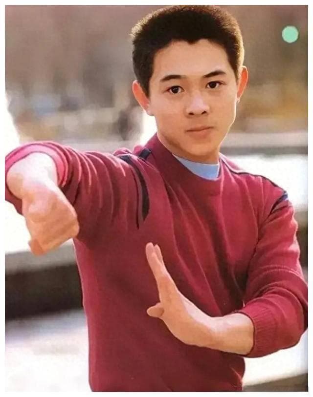 李连杰：一个传奇人生，穿越时空，绽放辉煌
