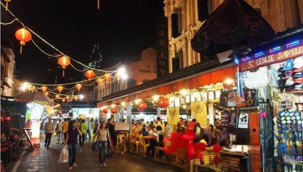体验牛车水夜市（Chinatown）热情魅力，越夜越热闹
