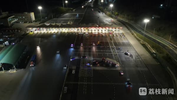 采用智能与人工测试同步进行 南京八卦洲长江大桥通车23年来首次全封闭体检