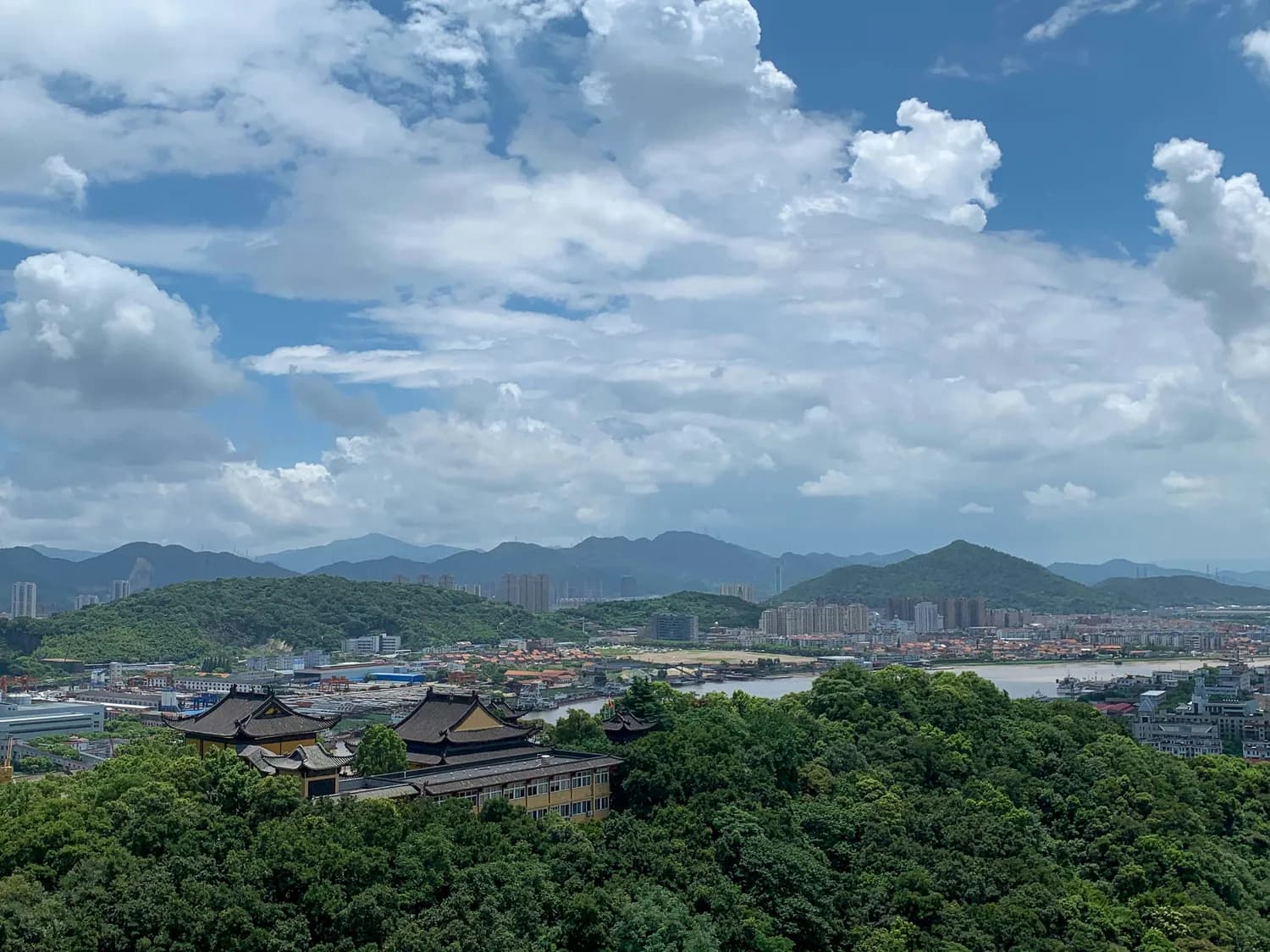 贵州省信息中心：数字经济发展的“数据引擎”
