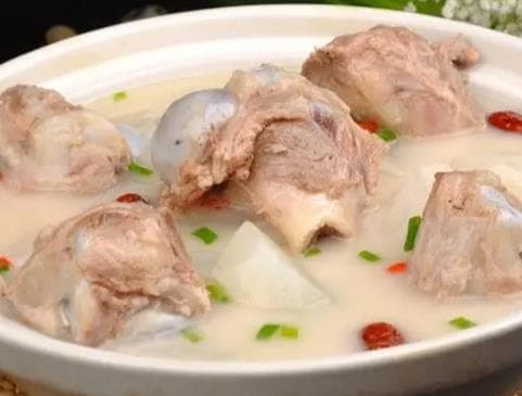 牛骨煲汤搭配什么最好 牛骨汤的功效与作用有什么