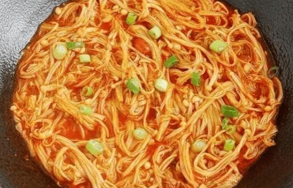 爆辣金针菇：简单易做的美味佳肴