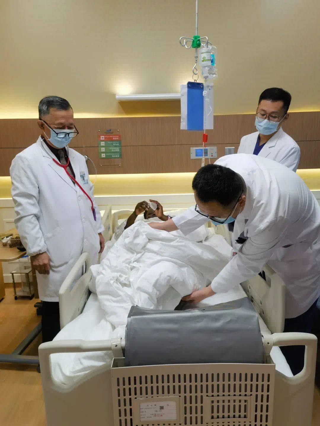 负重训练不慎伤腰椎，微创手术成治疗新选择