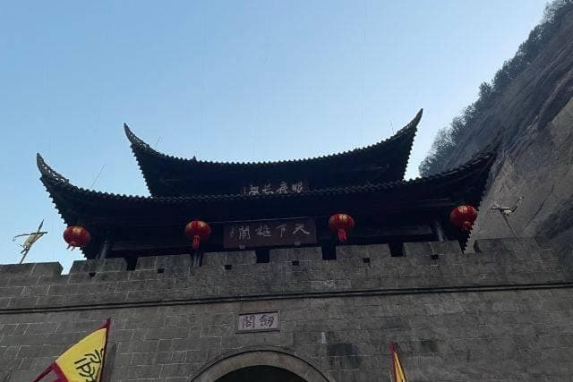 剑门关，是蜀道上最险的一道关隘，“蜀道难，难于上青天”！