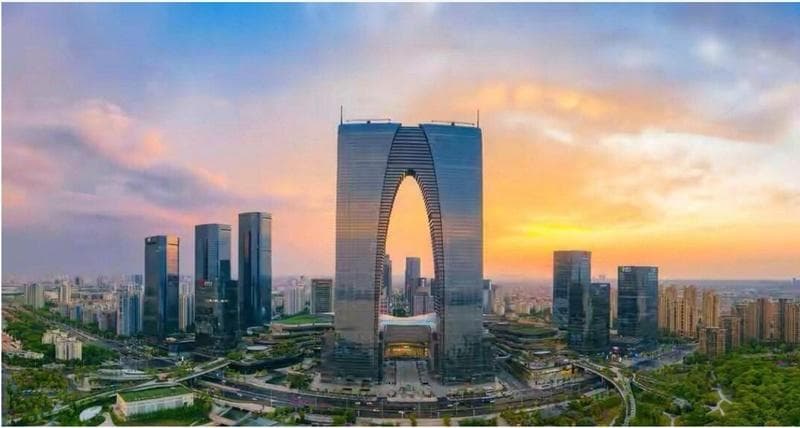 苏州房价下跌真相：多中心城市的供需困境与经济转型挑战