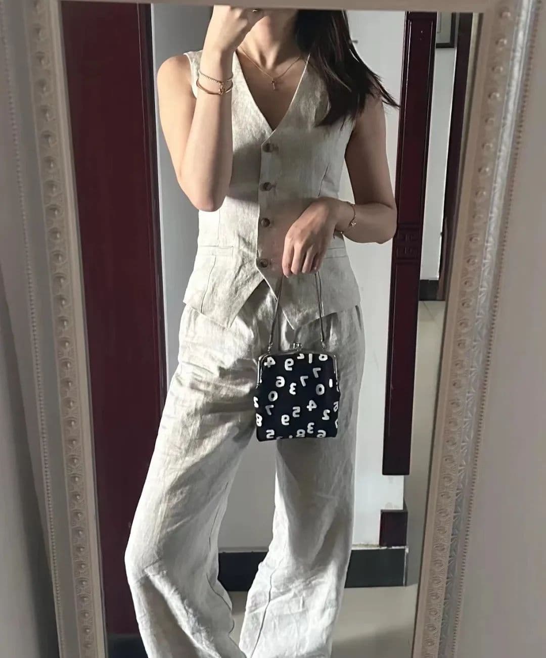 “麻袋风”穿搭：衣服越皱，中产越爱？