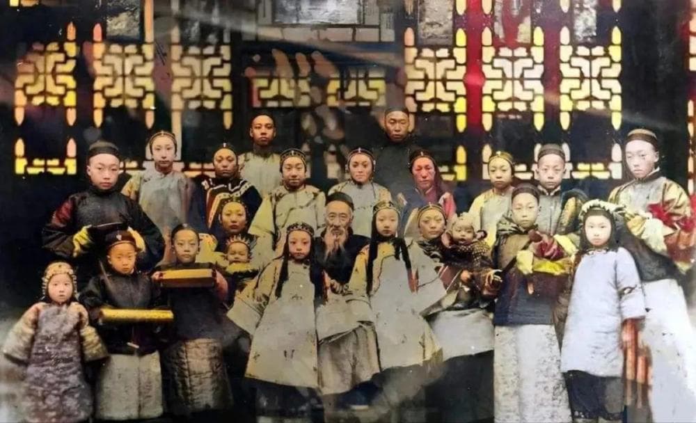 晚清名臣张之洞：63岁生了个儿子乐开花，30年后儿子却成大汉奸