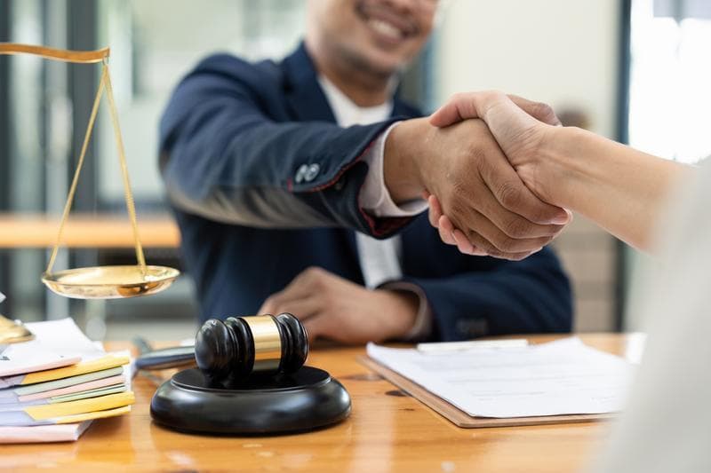 劳动合同纠纷解决方式：劳动仲裁与诉讼的优劣比较