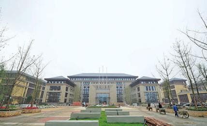 四川省双流棠湖中学：一所基础教育改革的典范学校