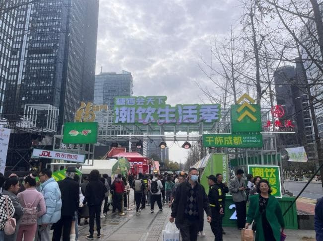 春糖观察|新品首发、潮饮市集、千商汇聚……糖酒会释放消费新活力