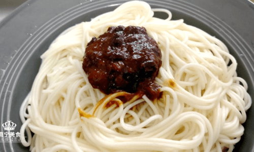 黄豆酱拌面：传统美食的制作与创新