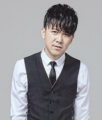 高进：从网络歌手到"情义歌曲教父"