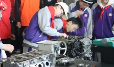 共筑科技梦，小学生走进大学实验室