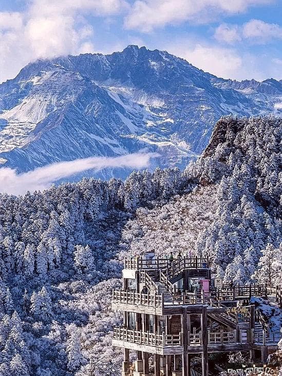 成都周边2小时达：雪山温泉雾凇全体验