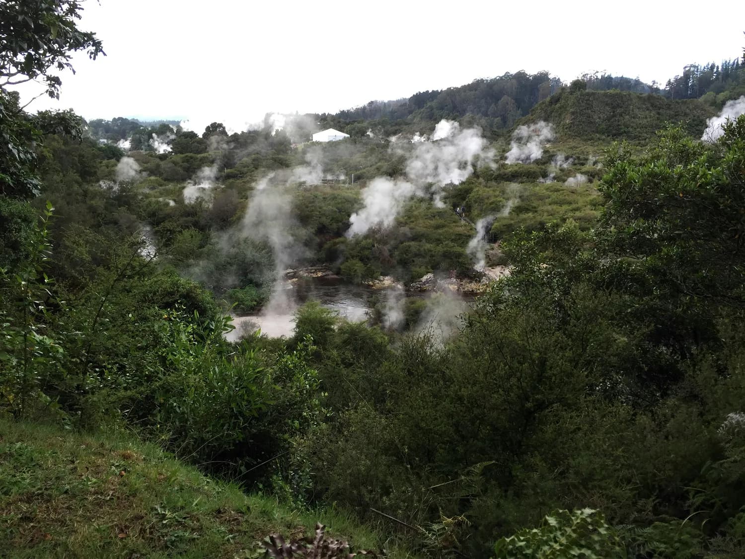 云南腾冲碗窑村：火山温泉环绕的非遗文化之乡