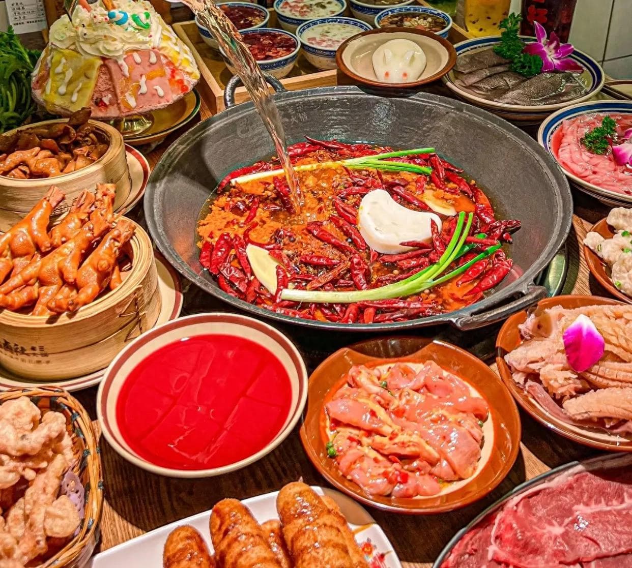重庆旅行体验指南：必吃美食、必去景点和独特的人文风情