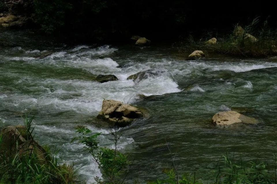 贵州坝陵河峡谷：世界级瀑布群与极限运动胜地