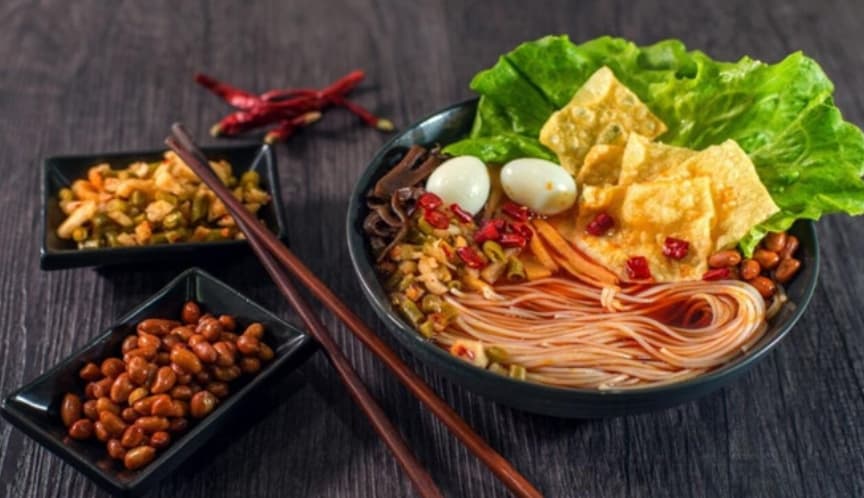 柳州螺蛳粉的“臭味”：源自何处的美味？