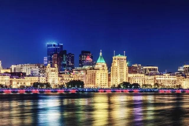 上海外滩一日游 | 必去景点、热门美食、伴手礼、夜游外滩一次看！