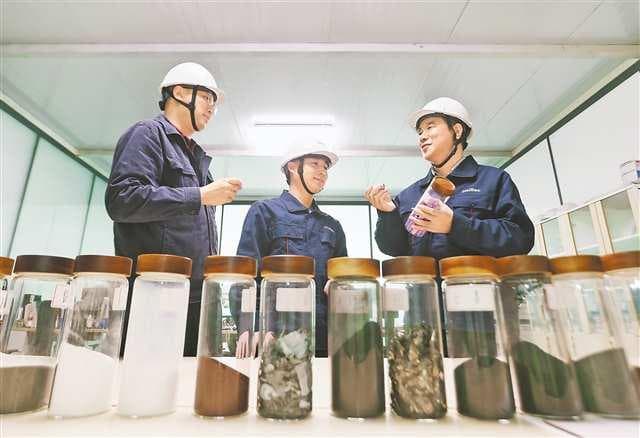 两位“80后”扎根重庆 向新向绿闯出绿色低碳转型之路