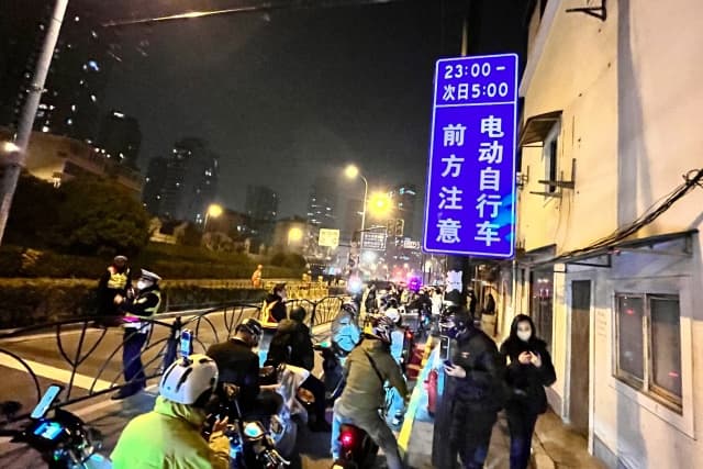深夜过江，不再是一道难题！记者直击复兴东路隧道开启“夜间模式”