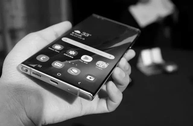 手机屏幕五大分类标准：LCD/OLED、尺寸、分辨率等详解