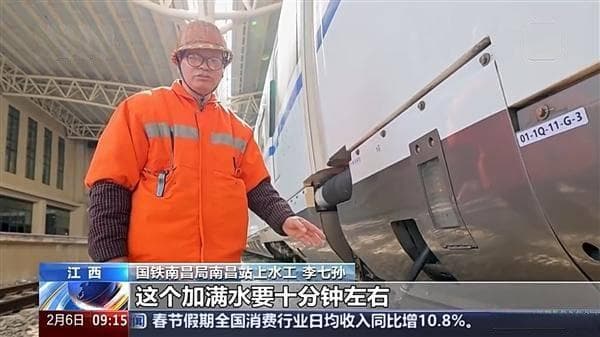 火车用水揭秘：水箱藏身何处？热水如何持续供应？