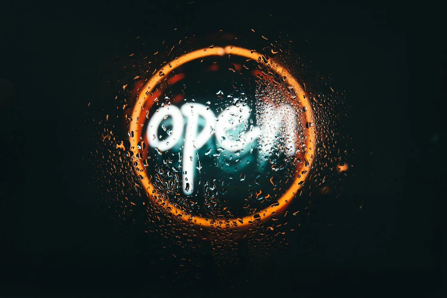 OpenAI获66亿投资推进营利转型，面临内外部多重挑战