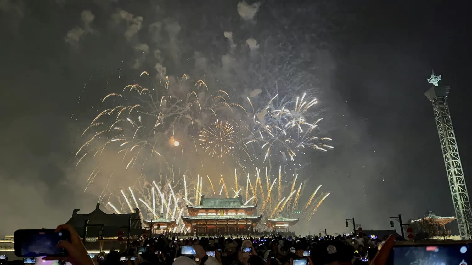 2025年法定节假日将增两天，专家：释放消费潜力，提升民众幸福感