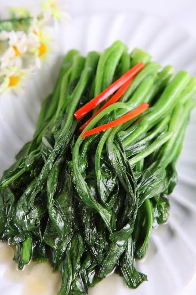凉拌菠菜放什么调料？三种吃法让你爱不释口