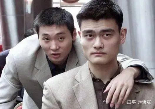 爱恨交织的篮球兄弟情：刘炜＆姚明