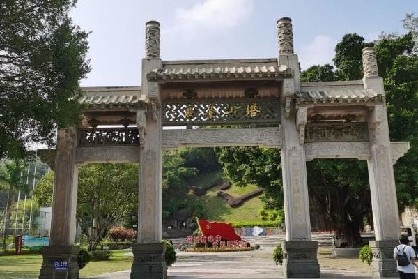 礐石塔山景区：汕头AAAA级景区，景岩幽洞与摩崖石刻交相辉映