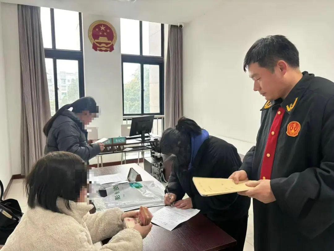 “熊孩子”打闹闯下祸 法官释法劝导促调解