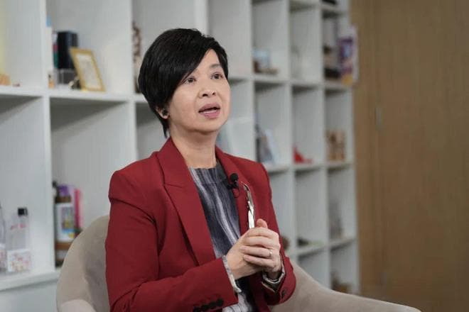 “香港住房问题出现一些答案”，她很开心