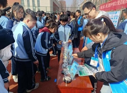 济宁市任城区南张街道开展“禁毒宣传进校园 普法教育护少年”宣传活动