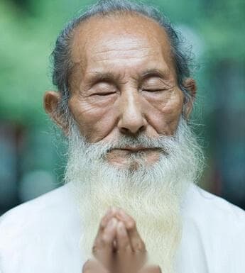 闭目养神铸就老人长寿，养生之道