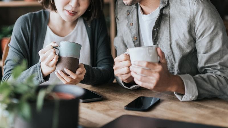 缺爱的人，为何爱找“爹系”伴侣？