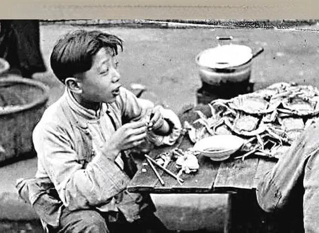 1945年上海贫困家庭靠吃大闸蟹度日？真相令人震惊！