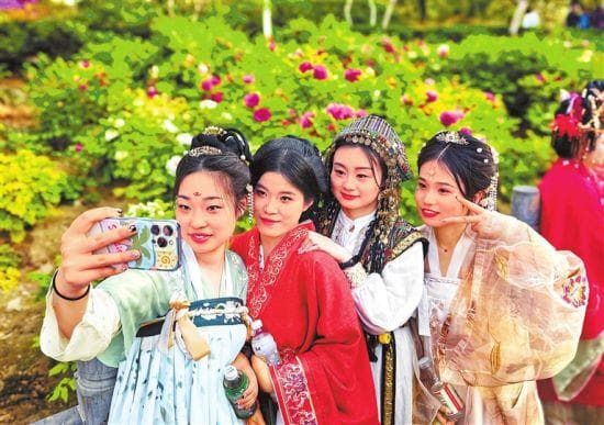 洛阳文旅文创频"出圈" 国潮风起 消费焕新