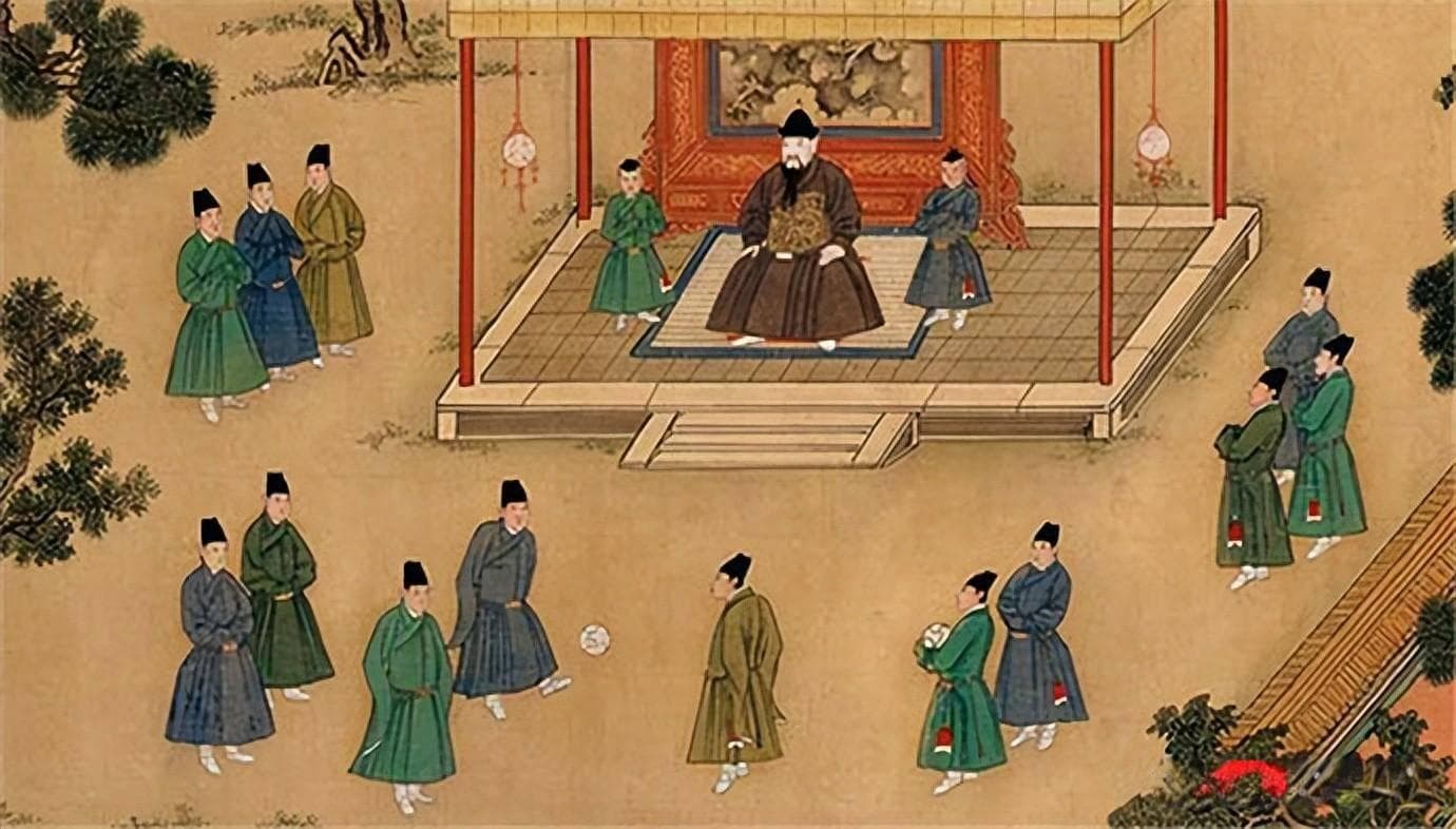 “乍凌空以月圆”。世界足球起源，蹴鞠的前生与今世