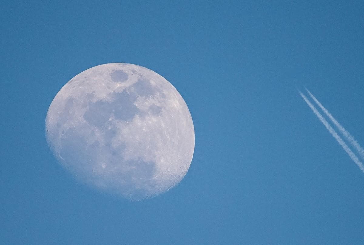 地球的天空是蓝色，太空的天空是黑色，宇宙色彩的奥秘