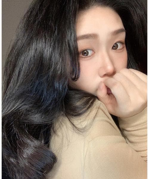 梦见自己头发被剪短且不满意？多重维度解析这个复杂梦境