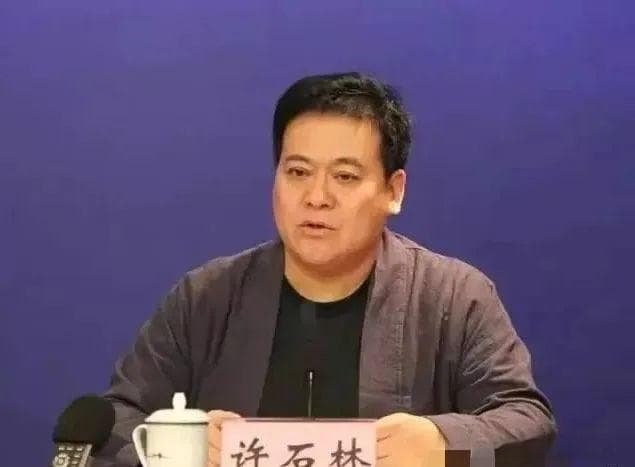 跪与立之间：文化姿态背后的真意何在？