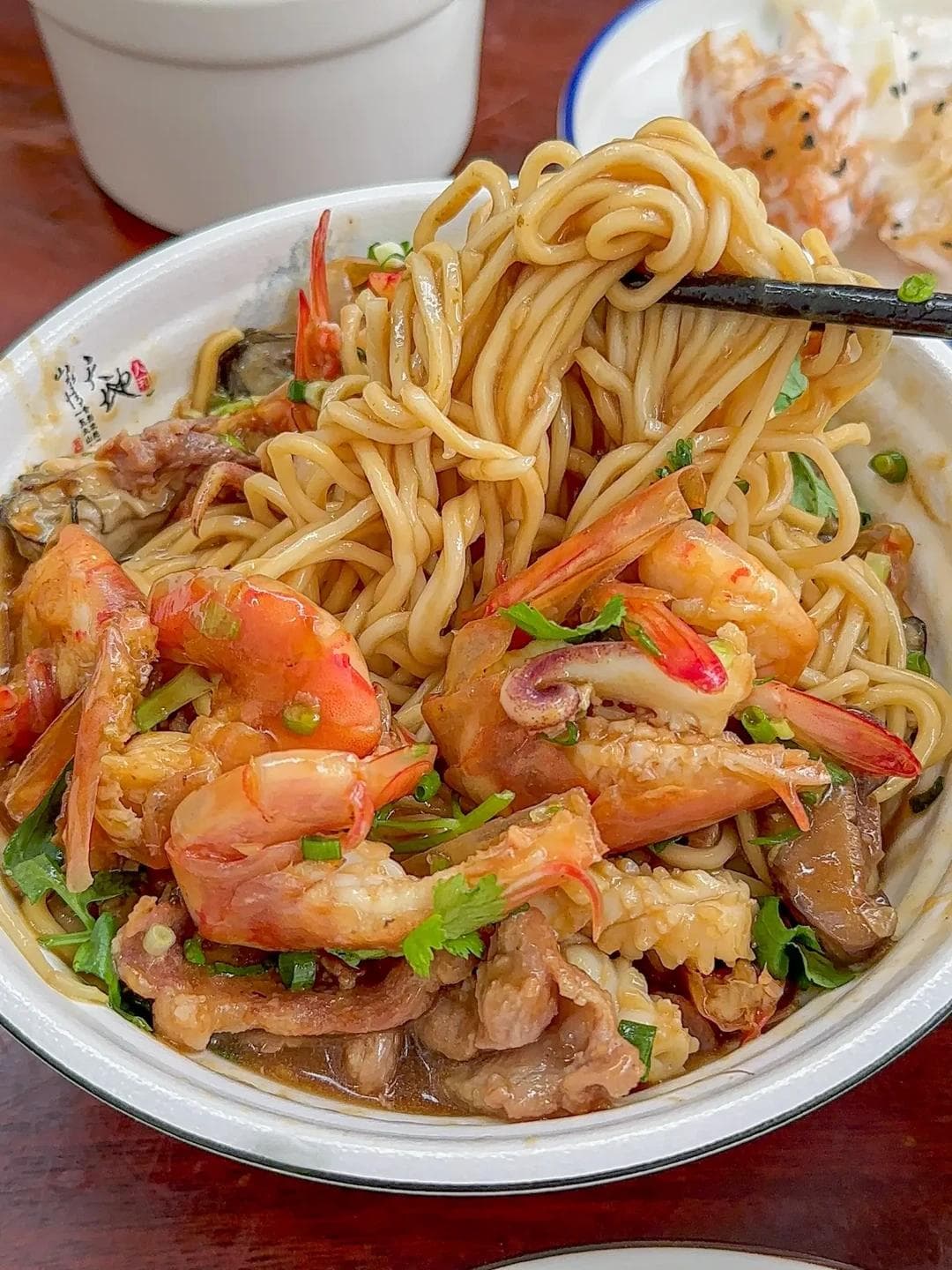 普宁的美味旅程：探秘潮汕海鲜捞面与独特饮食文化