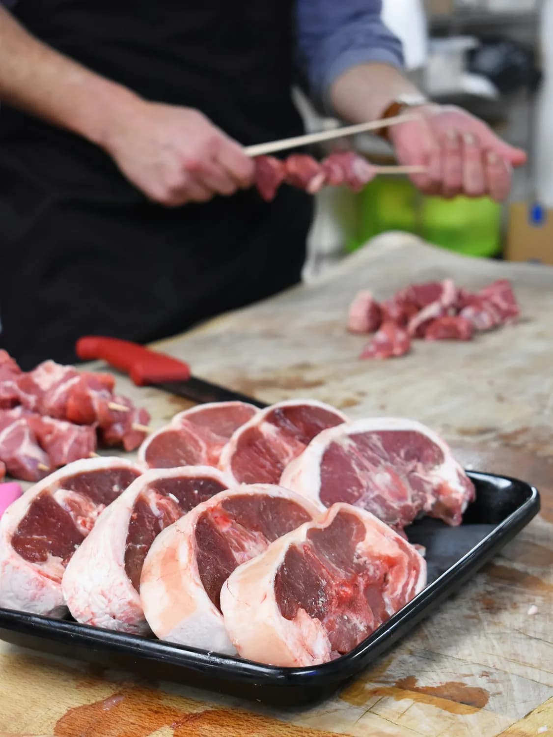 腊月二十六：杀猪割年肉，剃个精神年头！