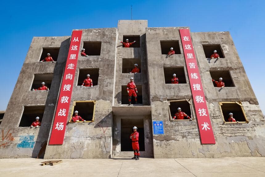 北京市军红救援队完成第42期地震救援培训