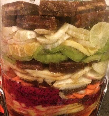 水果酵素的制作方法和功效解析（以天然水果为主的酵素制作）